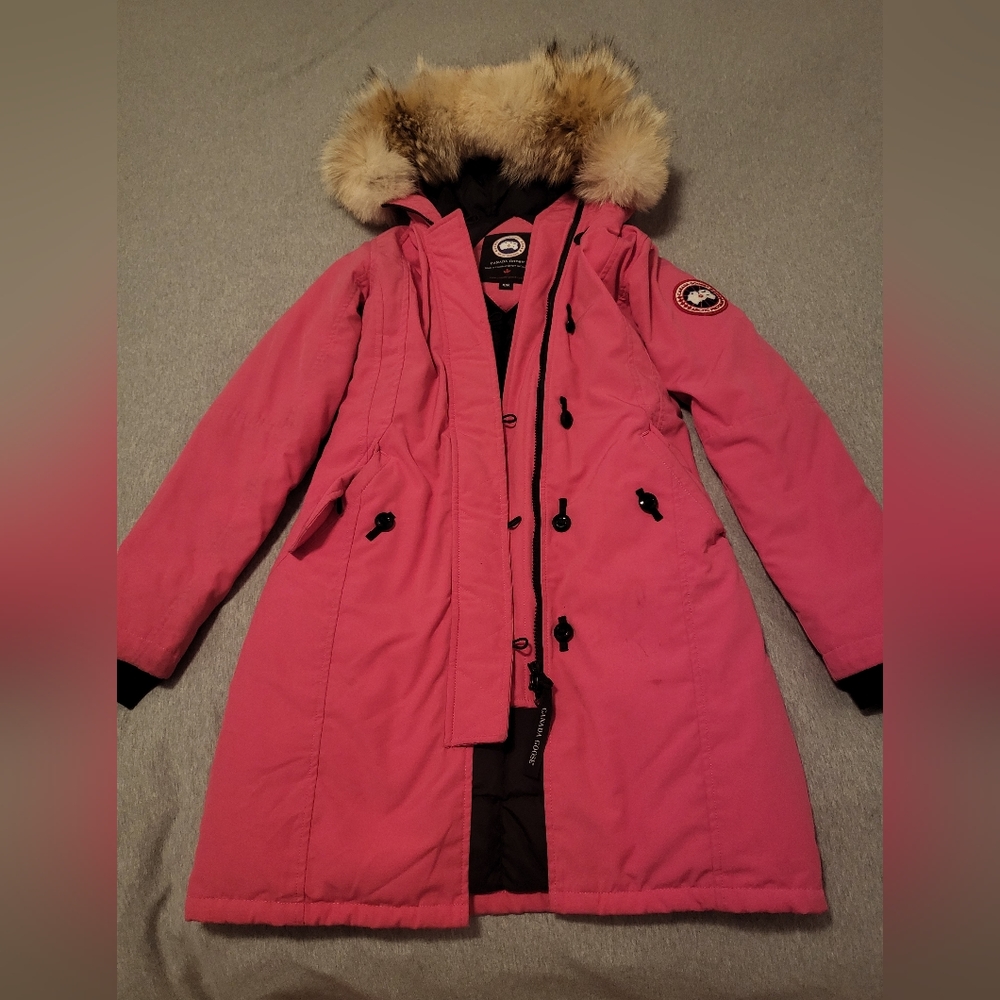 EUC Canada Goose Kensington Parka Size M Youth Summit Pink